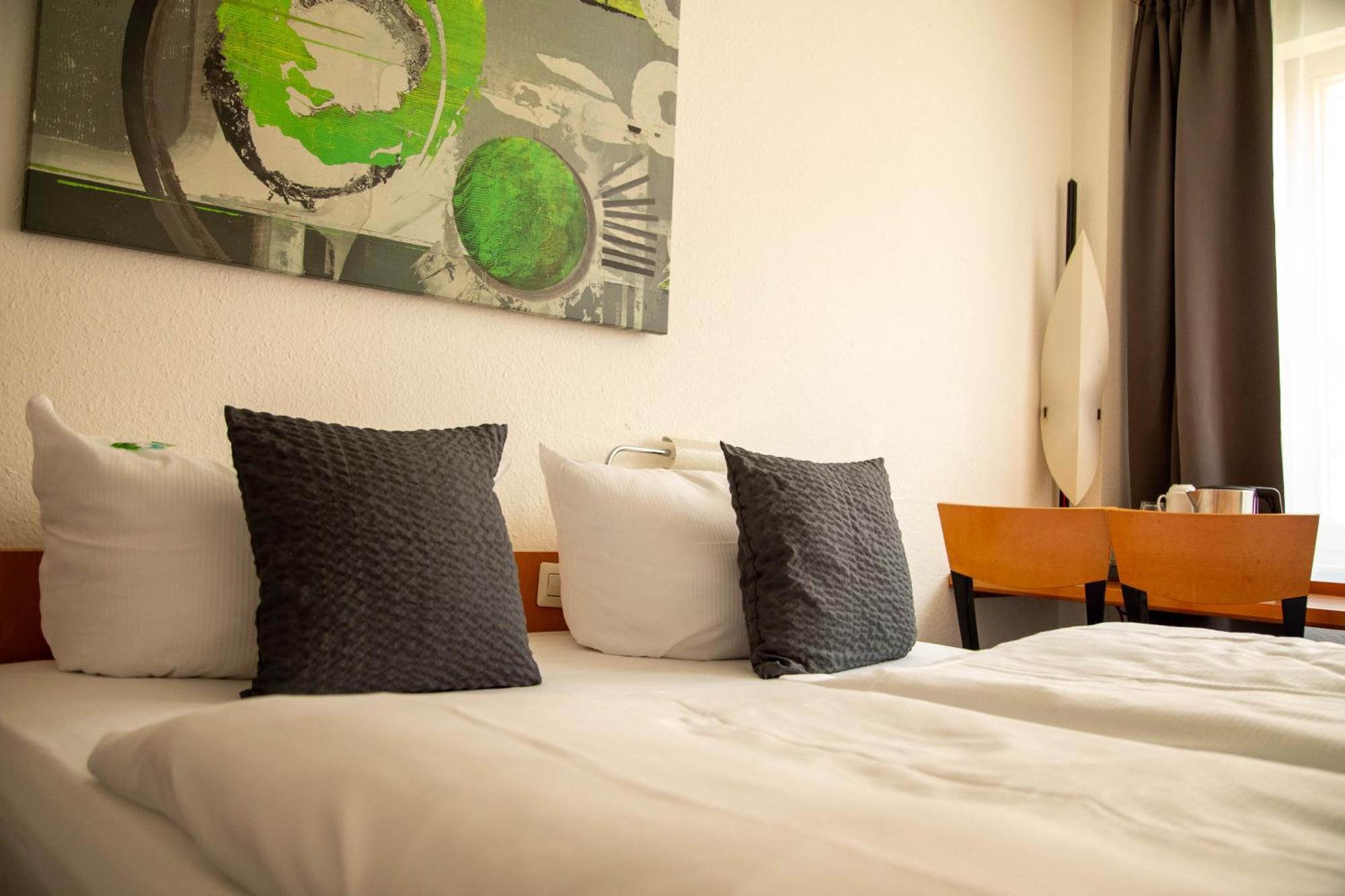 Hogh Hotel Хейльбронн Экстерьер фото